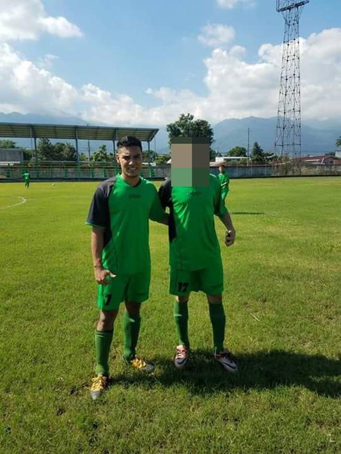 El joven fue atacado a disparos por desconocidos cuando se conducía en un vehículo con amigos en la 20 calle de San Pedro Sula.