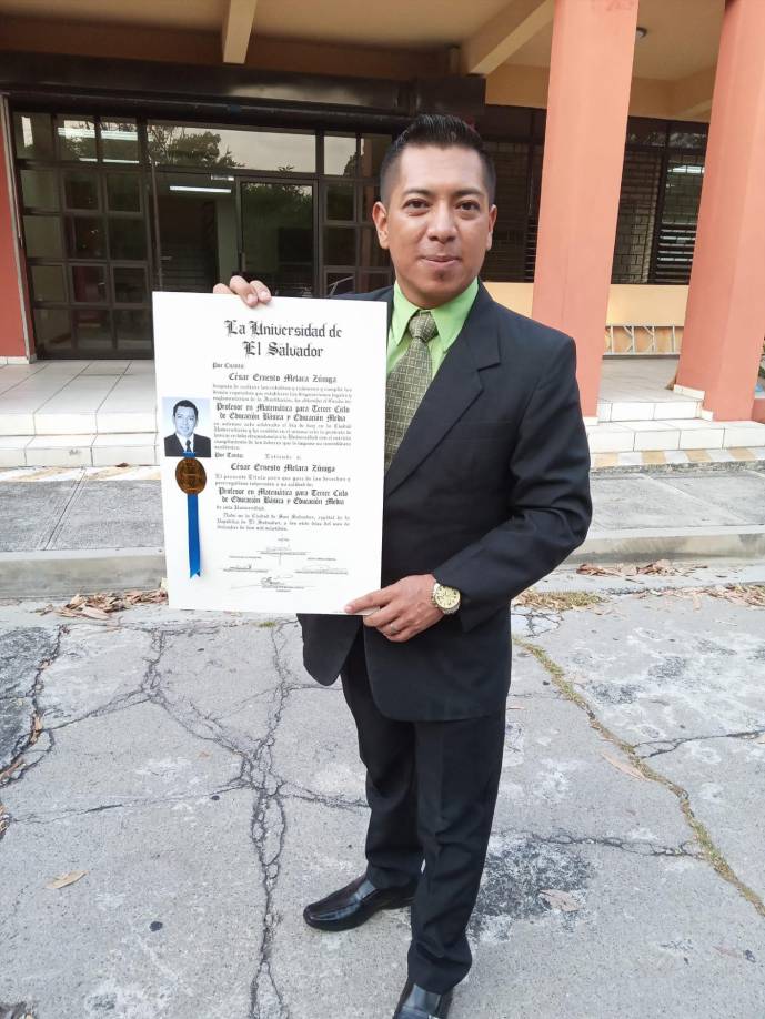 Desde que el portal Elsalvador.com publicó la historia del Payaso Zacatillo, se ha viralizado en la redes en donde ya es visto como un ejemplo de trabajo y perseverancia.