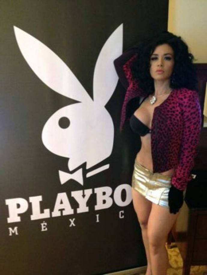 Algunos critican la puesta en escena de la cantante, mientras que otros felicitan a la intérprete por aventurarse en el mercado sexual usando las redes sociales como plataforma de lanzamiento, llegando al punto de «ponerse de moda».<br/>