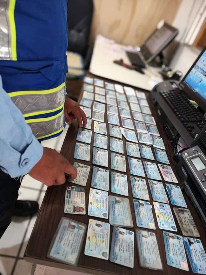 Según datos de la Dirección Nacional de Vialidad y Transporte, en el municipio de La Ceiba se reporta un promedio de 80 licencias de conducir decomisadas los fines de semana en los diferentes operativos ejecutados por los agentes de la Unidad Departamental de Prevención. 