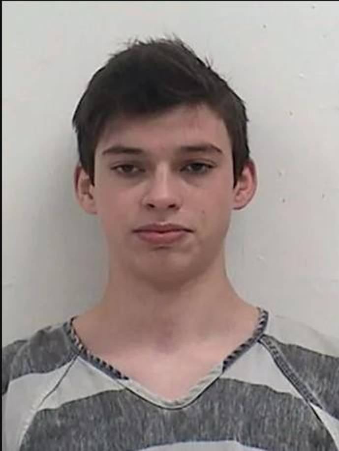 Cuando fue interrogado por la policía, Miller dijo que estaba frustrado por la forma en la que Graber enseñaba español y agregó que la calificación que le había puesto en su clase afectaba su promedio.