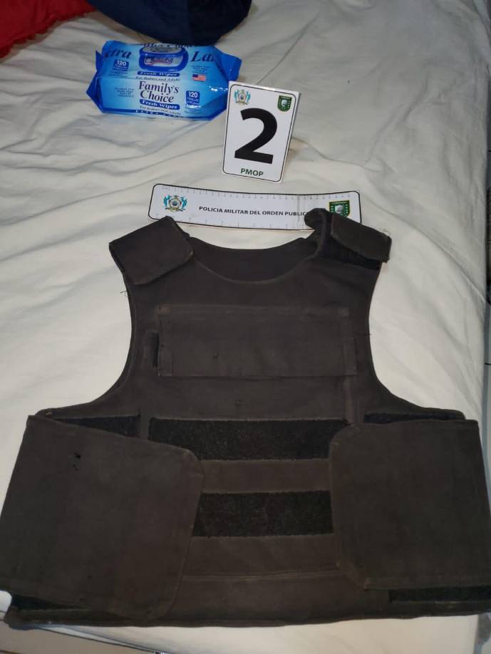 Uno de los chalecos antibalas que le encontraron.