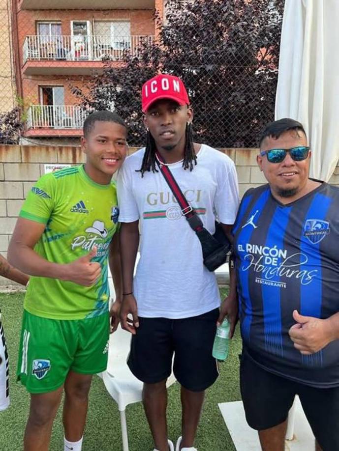 Alberth Elis se tomó el tiempo para viajar rumbo a España hace unos días atrás y acudió al evento desarrollado en Barcelona.