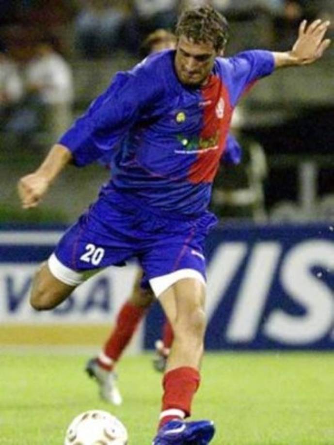 Mariano Martínez. Futbolista argentino-venezolano, ha expresado su deseo de convertirse en pastor cristiano.