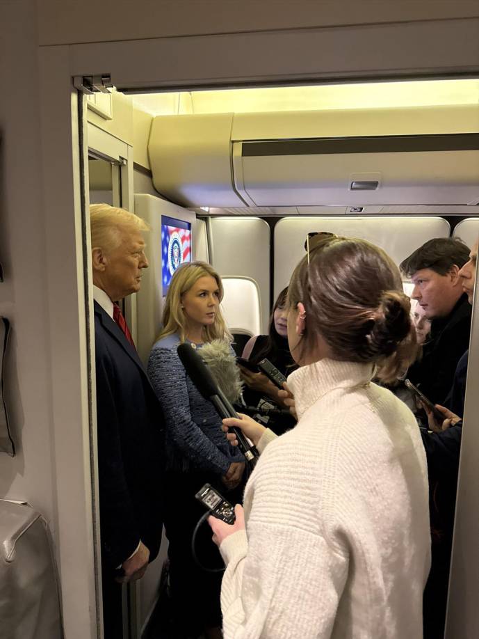 “El presidente es el mejor portavoz que tiene esta Casa Blanca, y les aseguro que escucharán tanto de él como de mí con la mayor frecuencia posible”, afirmó.