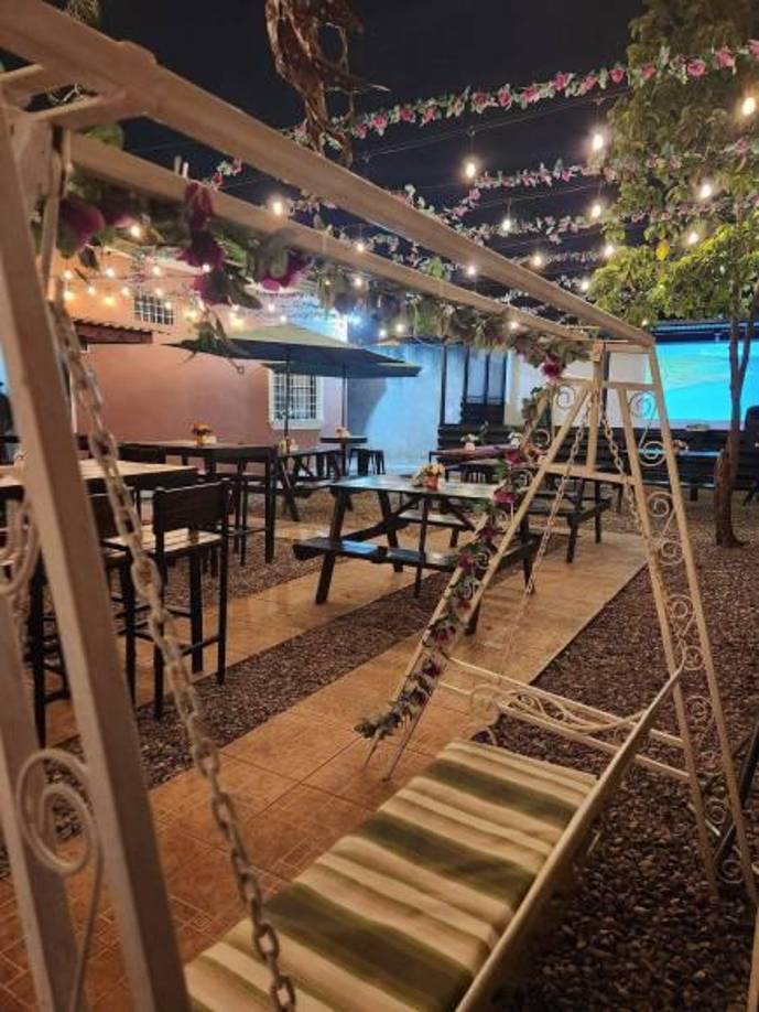 Foto del local de La Birriada, negocio ubicado en el residencial Las Acasias y que con mucho sacrificio los esposos fundaron en febrero, pero debido a las extorsiones tuvieron que cerrar en abril. 