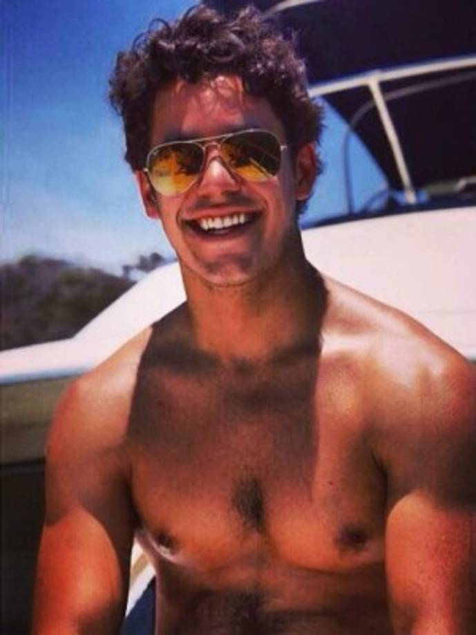 Cada vez que el joven sube una fotografía a su cuenta de instagram recibe miles de comentarios de todo tipo.