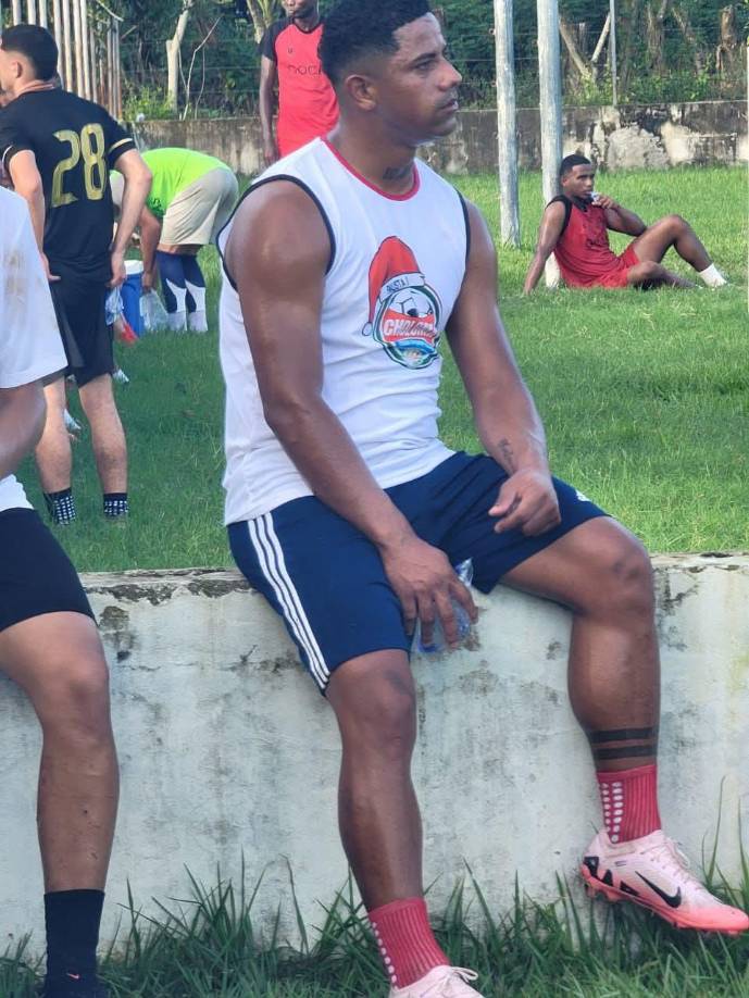 La muerte del joven jugador cholomeño ha causado luto en la comunidad de San Luis. Era padre de un niño. 