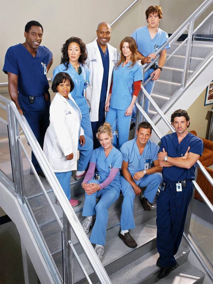 Desde su debut el 27 de marzo de 2005, “Anatomía de Grey” ha dejado una huella imborrable en la televisión.Creada por Shonda Rhimes, la serie se centra en las vidas de los residentes, y especialistas de cirugía del ficticio Seattle Grace Hospital mientras intentan conciliar sus objetivos profesionales y personales.