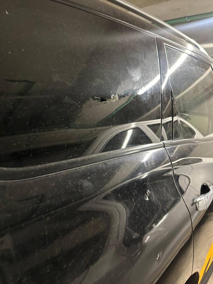 El vehículo en el que iba Rojo de la Vega recibió balazos durante la noche tras un mitin en la colonia (barrio) Peralvillo, según denunció en sus redes sociales la candidata de la coalición de los partidos Acción Nacional (PAN), el Revolucionario Institucional (PRI) y la Revolución Democrática (PRD).