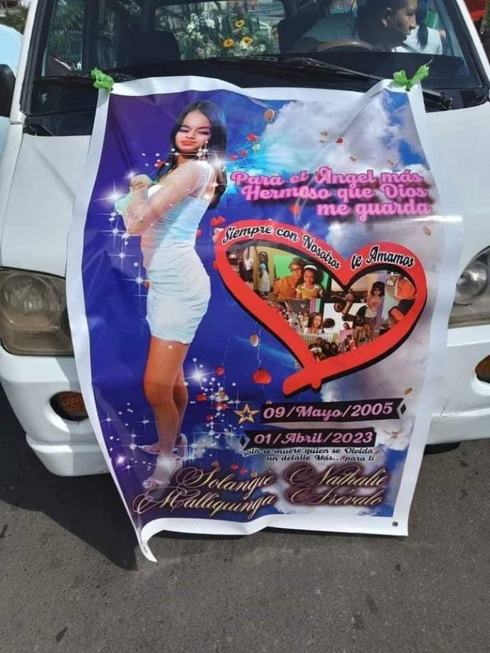 De pronto, chocaron con un furgón y todo el frontal de la camioneta quedó destruido. 