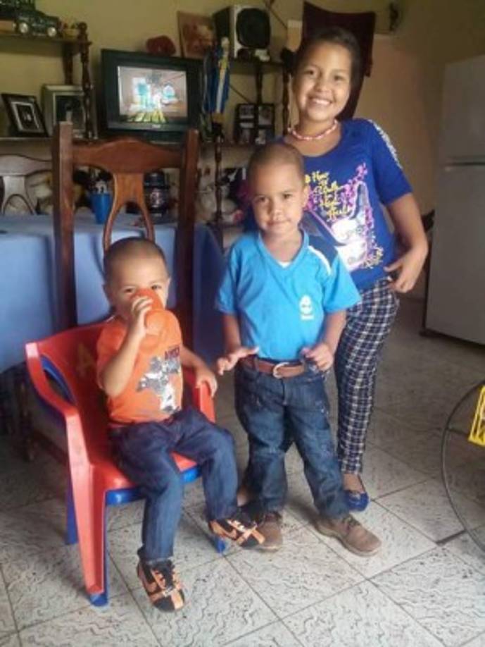 <br/>Faviana Cerna <br/>Ellos son mis tres amores, son mi vida, mi motor a seguir los amo con todo mi corazón les deseo pasemos un lindo día jajajaja que la felicidad de ellos es la mía también juntos y muy felices desde Catacamas, Olancho les mando muchos saludes los amo con todo mi corazón...