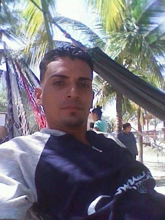 “Qué barbaridad y pensar que antier te pregunté que cuando ibas a venir a mi casa”, lamento un amigo de Tony, quien al momento de su muerte vestía una sudadera azul y roja, y un pantalón azul.