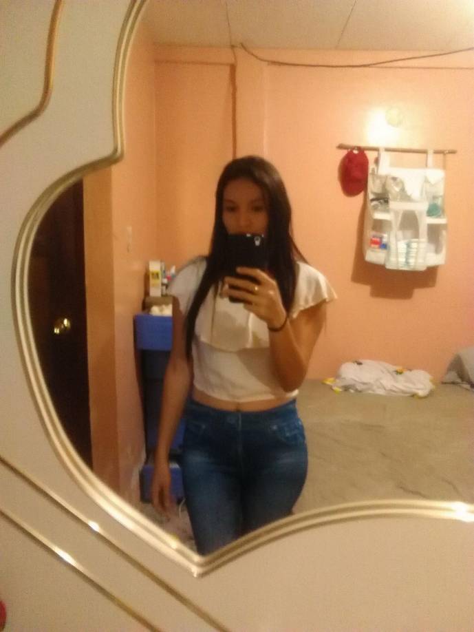 Los compañeros “se dieron cuenta que ella no respondía cuando los agentes se acercaron a la puerta de su celda para proporcionarle comida y observaron que uno de sus hijos estaba llorando”, indica el informe.