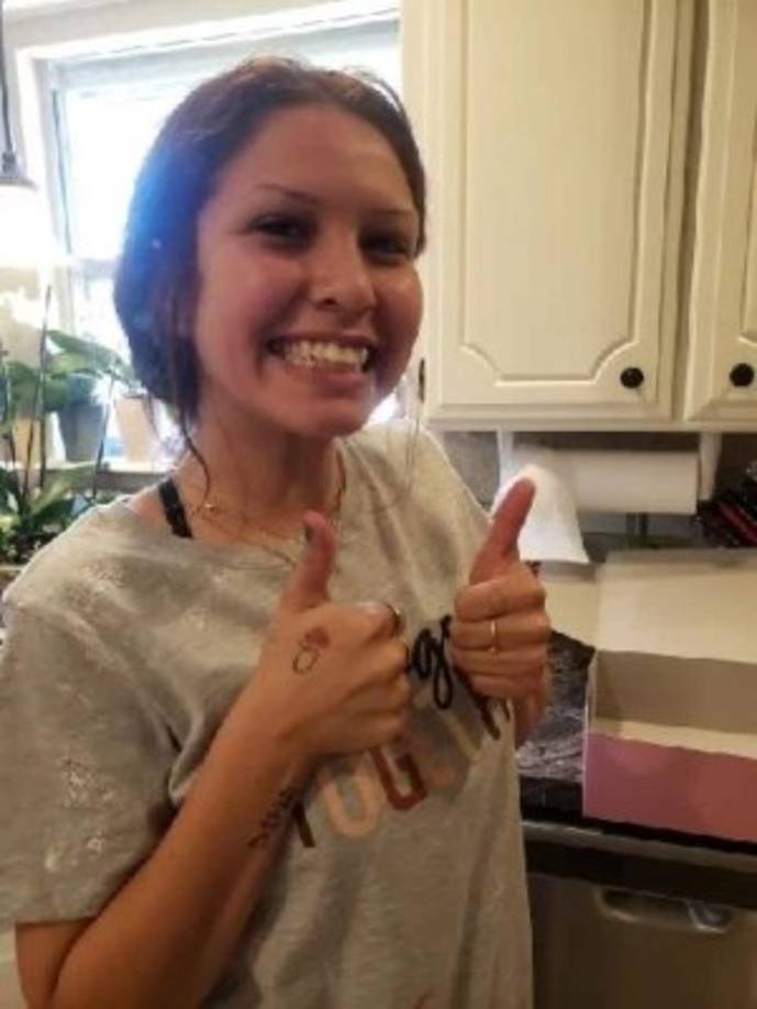 Un testigo relató a una televisora local que se encontraban en una fiesta cuando el sospechoso disparó y mató a alguien.