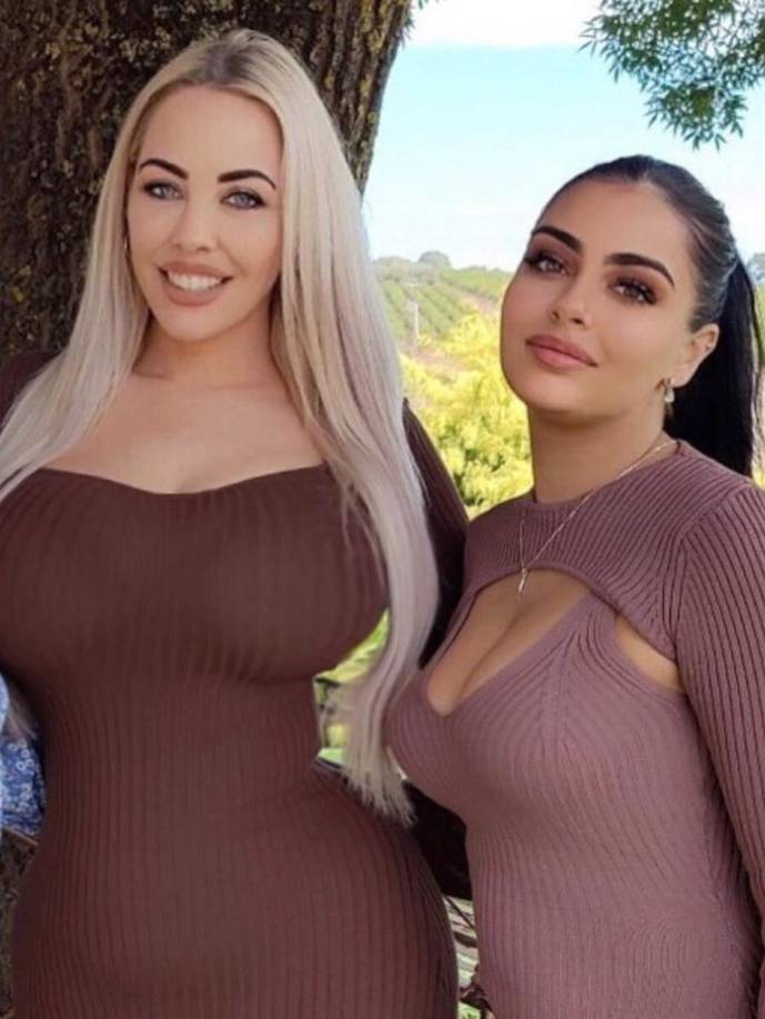 Evie Leana, cuando vio cómo aumentaban los ingresos de su hija, decidió también comenzar a trabajar en la plataforma para adultos.