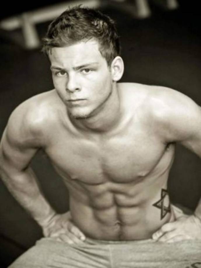 Jonathan ha formado parte de varias portadas de revista y ha sido imágen de reconocidas marcas.