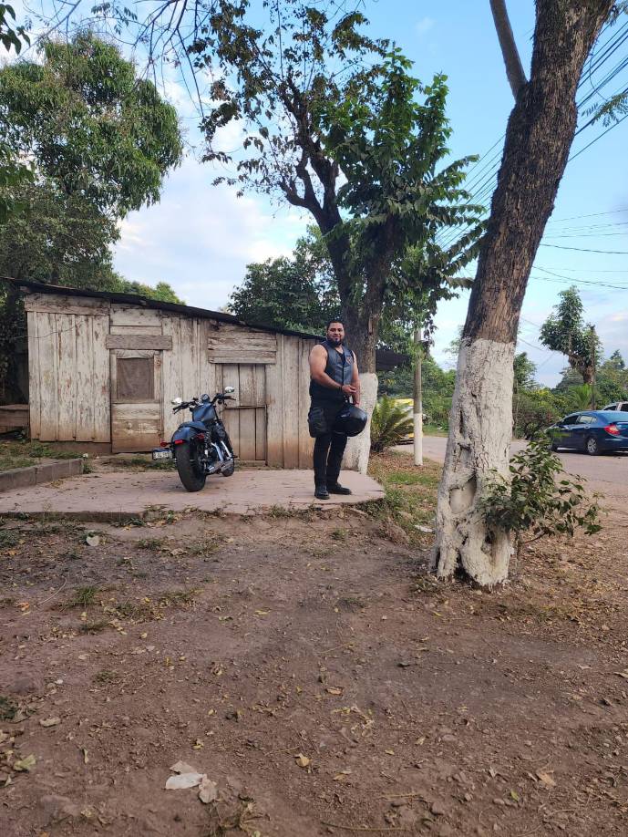 De acuerdo a los testigos, Ibis perdió el control al pasar por el túmulo y se estrelló en su moto.