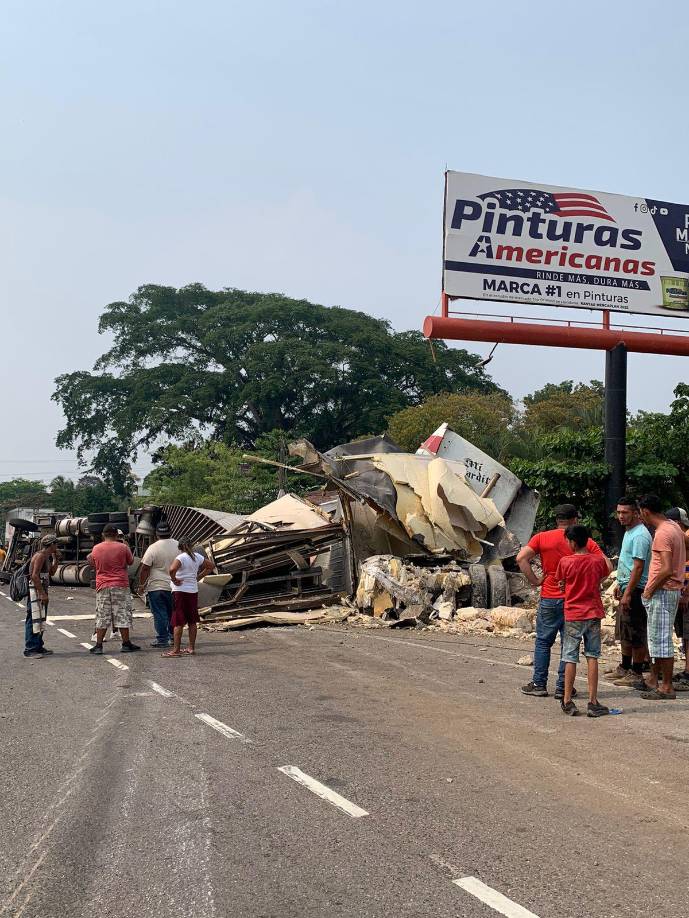 Rastra se lleva cinco carros en Santa Cruz de Yojoa