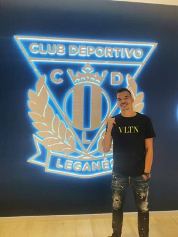 El Leganés ha anunciado de manera oficial el fichaje del centrocampista suizo Kevin Bua, quien a sus 27 años llega procedente de las filas del Basilea y firma por una temporada con opción a dos más si el equipo logra el ascenso a la Liga Española.