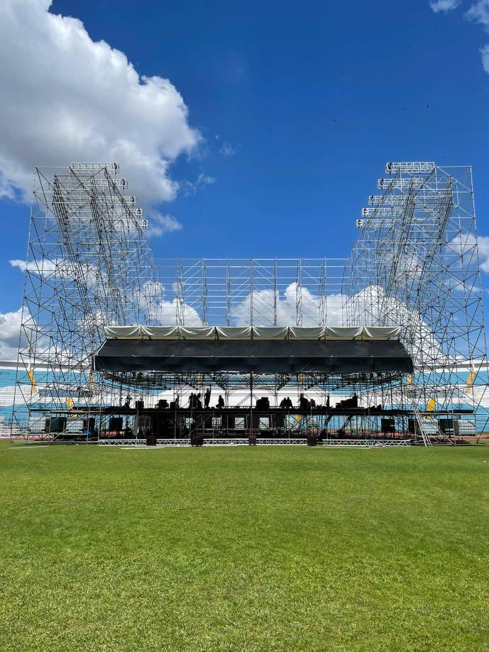 No se permite el ingreso de bebidas y alimentos, tampoco el ingreso de vasos térmicos. Dentro de los estadios se contará con diversas opciones para la compra de bebida y comida. Los clientes que paguen sus consumos con tarjetas BAC Credomatic obtendrán un 10% de descuento inmediato.Tampoco se permite el ingreso de sombrillas, sustancias alucinógenas, cigarros y encendedores, maletines o bolsos grandes, cámaras y lentes profesionales, armas y objetos punzocortantes.