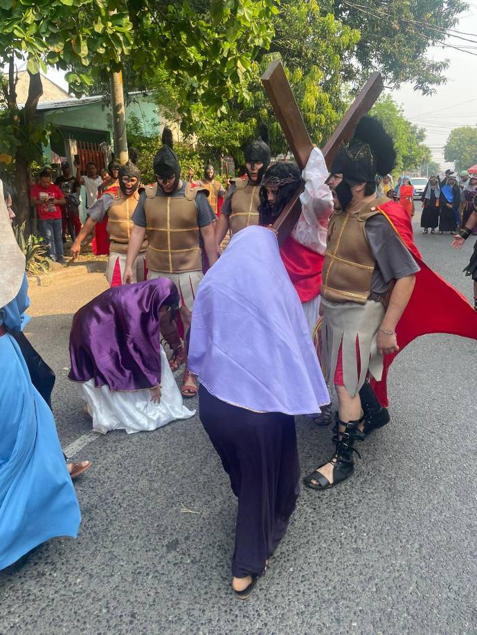 Durante las procesiones se ha pedido un alto a la violencia contra la mujer y se condenó lo que ocurre con la iglesia en Nicaragua, la injusticia social, los altos precios de la canasta y que los políticos sigan dividiendo el país.