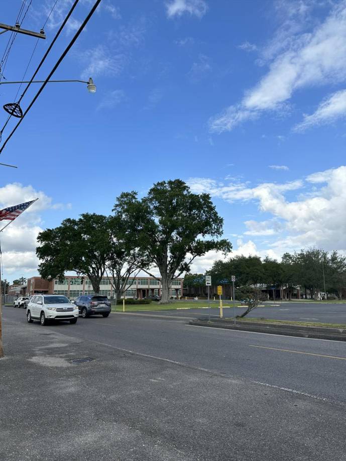 “Cuando abrieron el balde, encontraron al niño de 6 años muerto”, dijo Lopinto. Los investigadores continuaron buscando a Landon hasta alrededor de las 2 p.m. el miércoles cuando supieron que era una paciente en un hospital local, según las autoridades. 