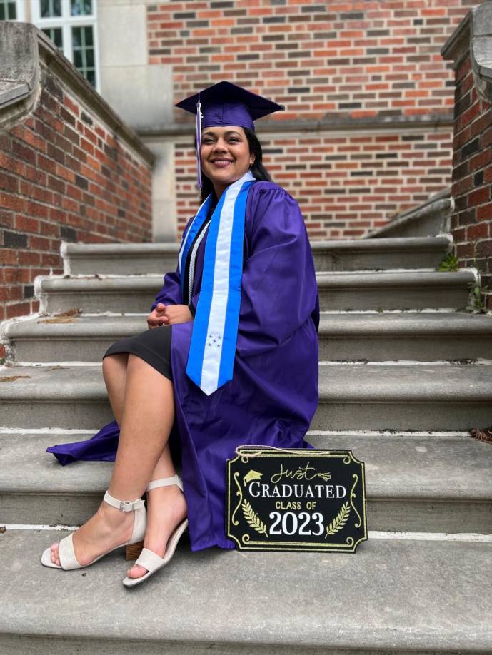 Meredith Corrales: la menor de las tres hermanas Corrales tiene 25 años y estudió en la escuela de música Victoriano López. Recientemente se graduó de la licenciatura en Music Performance con énfasis en violín y en agosto iniciará su maestría en Music Education.