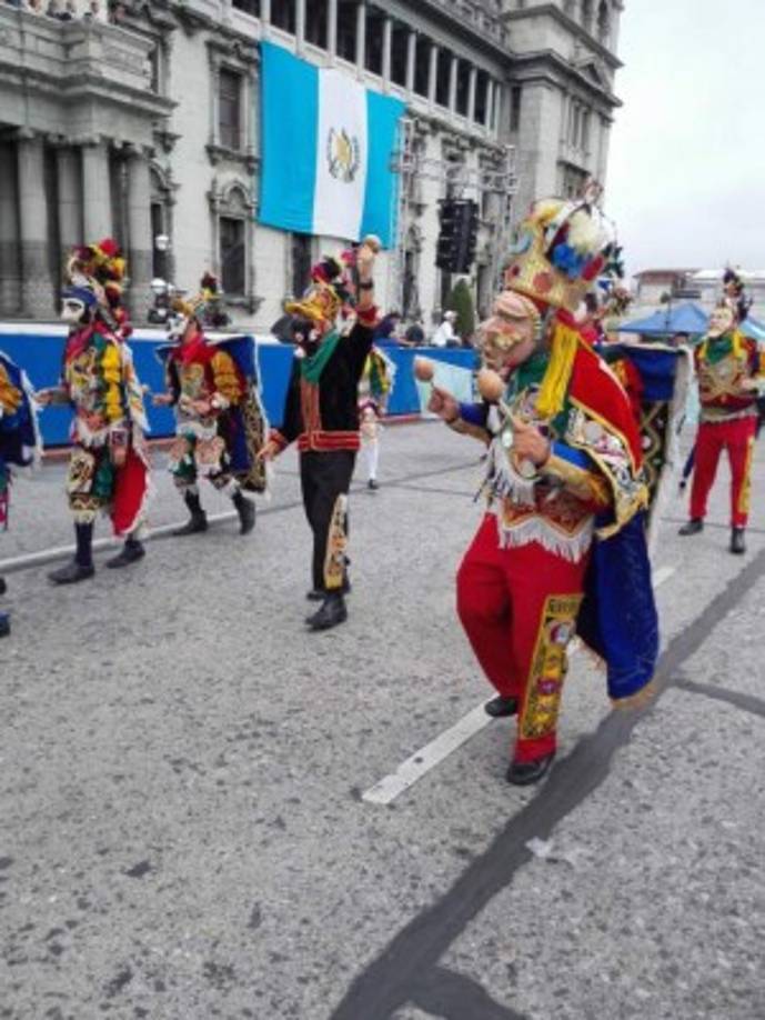 Guatemala: El Instituto Tecnológico de Computación, hace su aparición, algunos de sus alumnos visten como Moros. <br/>