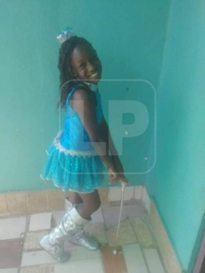 La escuela República de Francia obtuvo el primer lugar en la categoría de primaria. Esta reconocida institución se encuentra en Comayagua y fue fundada en 1986. <br/><br/>Yackelmy Cloter es una de las representantes del cuadro de palillonas.