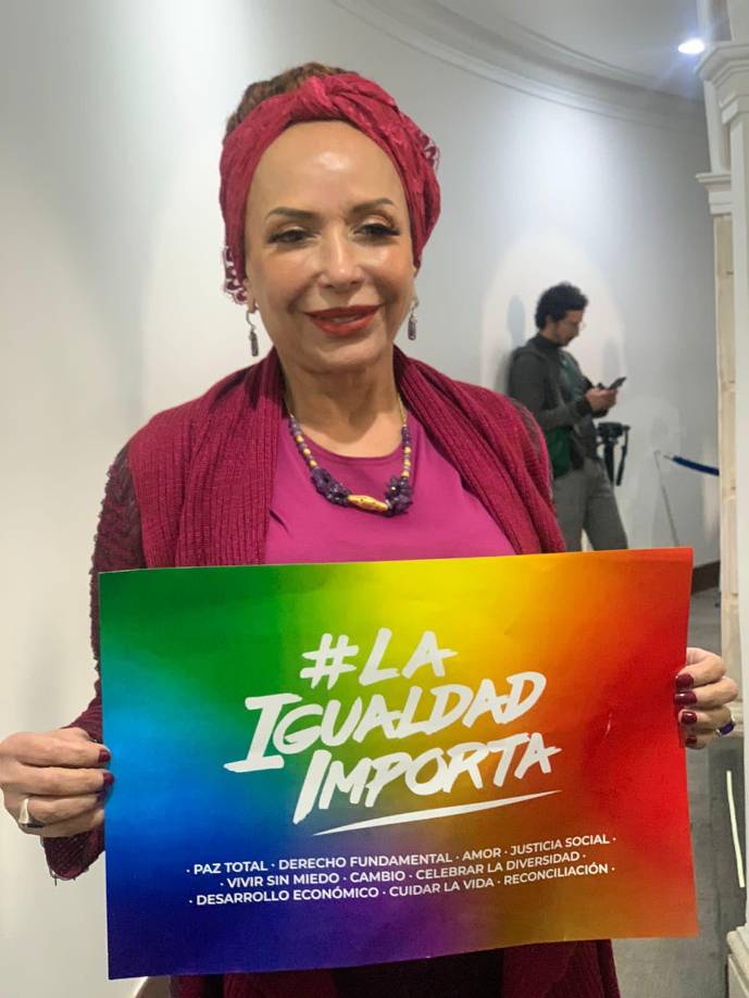 A su reciente regreso al Senado, el presidente Gustavo Petro manifestó en su cuenta de X UN mensaje de condolencias: “Un procurador fascista la expulsó del senado y se burló de sus electores, quise resarcir el daño y ayudé a que hiciera parte de la lista del Pacto Histórico, sentí que lo merecía”.