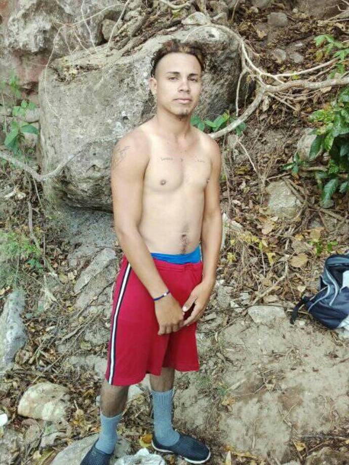 Las autoridades de la Policía Nacional llegaron al lugar para llevar a cabo las investigaciones y recabar evidencias, pero hasta ahora no han divulgado más detalles ni esclarecido la causa del asesinato de estos jóvenes.