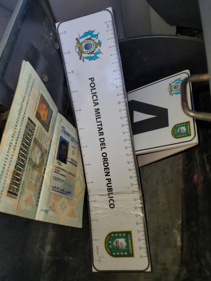 Tras su arresto será remitido a los juzgados por suponerlo responsable de los delitos de tráfico de drogas, tenencia de equipo de instituciones de seguridad y portación ilegal de armas de fuego.