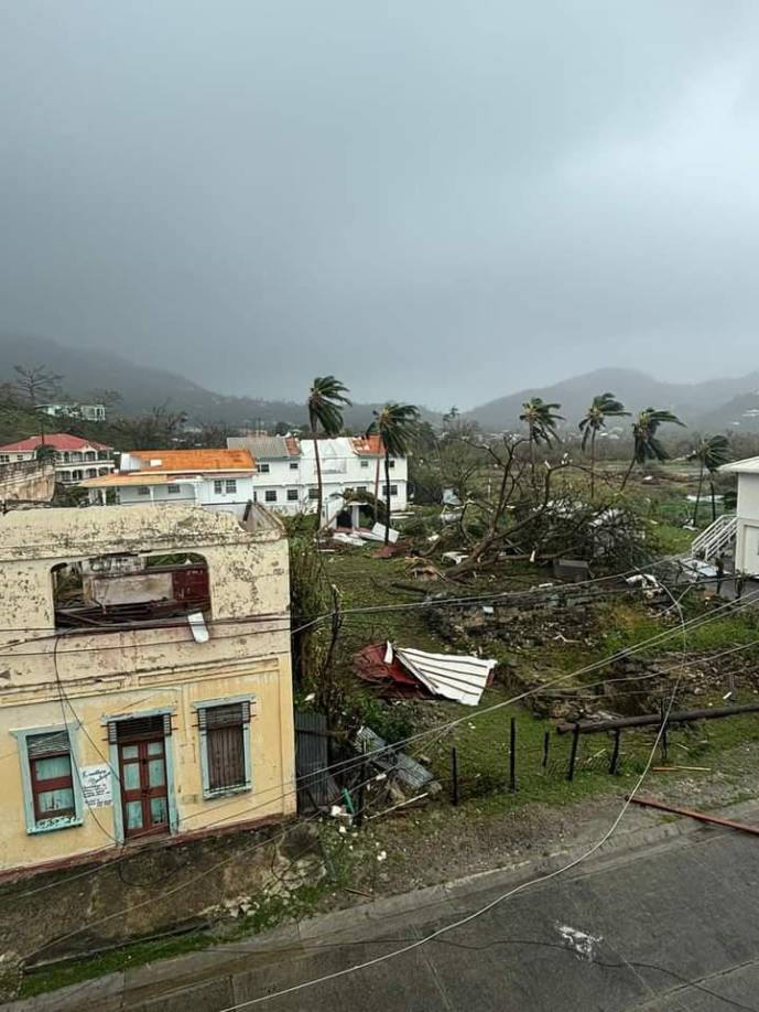 Imágenes compartidas en X muestran los daños causados por Beryl en la isla Carriacou.