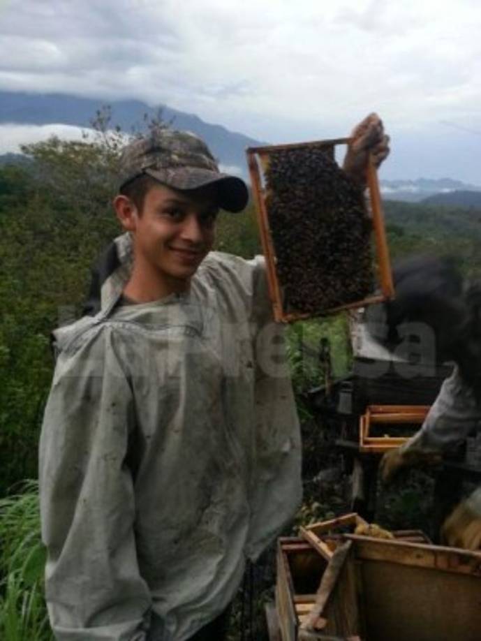 Afirma que es una habilidad con la que nació y desea ejercerla de forma profesional. Este joven afirma que ya está en la busca la manera de recibir ayuda para adquirir el equipo necesario.