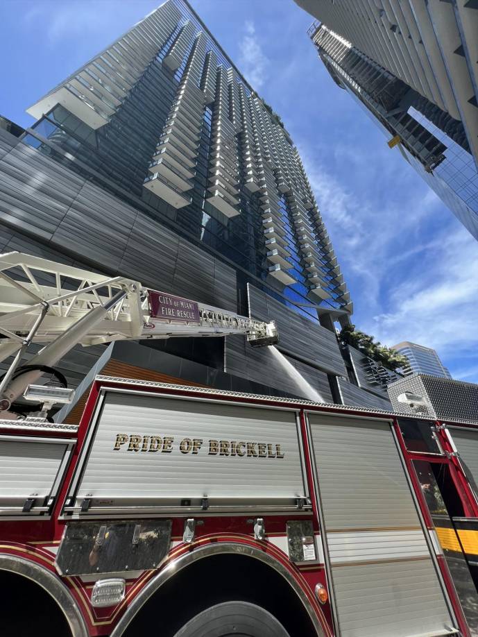 El Brickell City Centre es una de las zonas más concurridas de Miami, rodeada de restaurantes, bares, edificios residenciales y de oficinas.