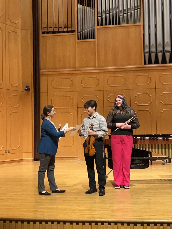 El sampedrano compartió que dedicó la presentación de ese día tan importante a su abuela Gloria Martínez, quien falleció a principios de enero, un par de semanas antes de cumplir sus 86 años.