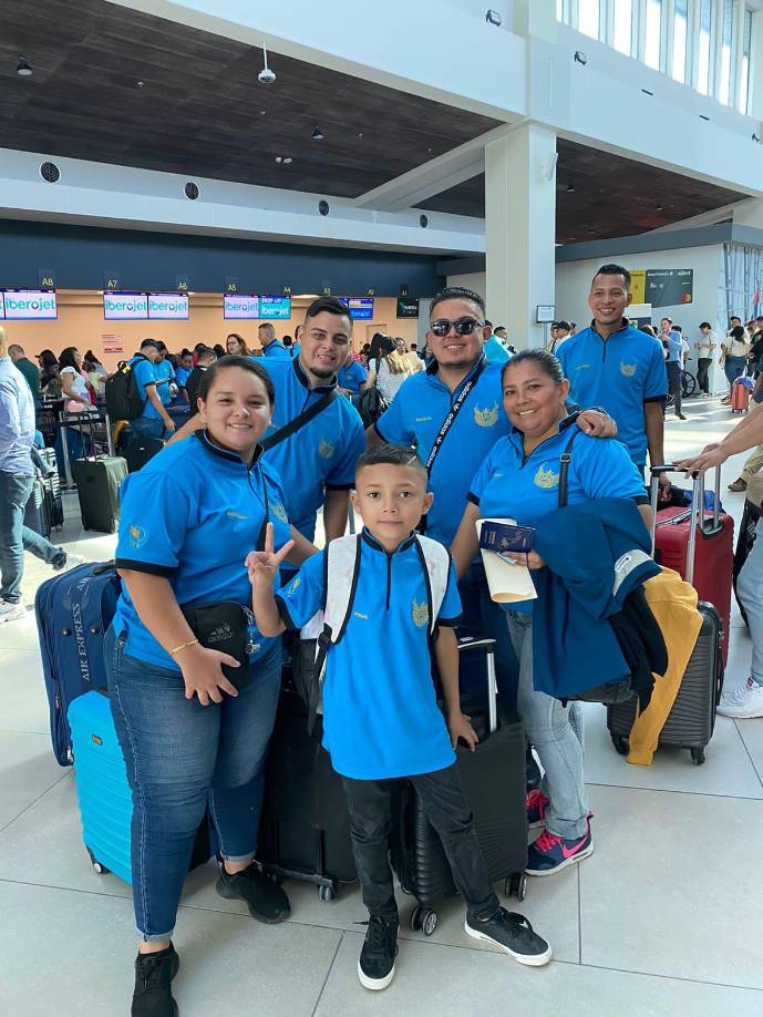 “Todo comenzo como un sueño, ahora es una realidad, mucho sacrificio, dedicacion y gestiones a más no poder. Ahora decimos; España JTR y Corporación Folklórica”, escribió en su perfil de Facaebook la banda.