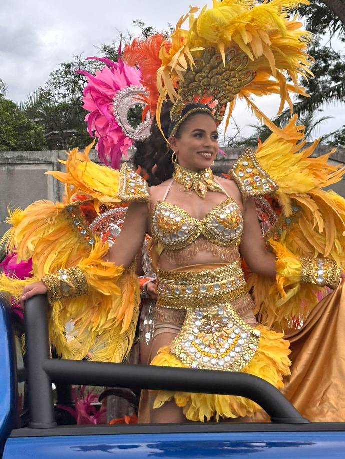 Una de las bailarina que llamó bastante la atención en el desfile de carrozas.