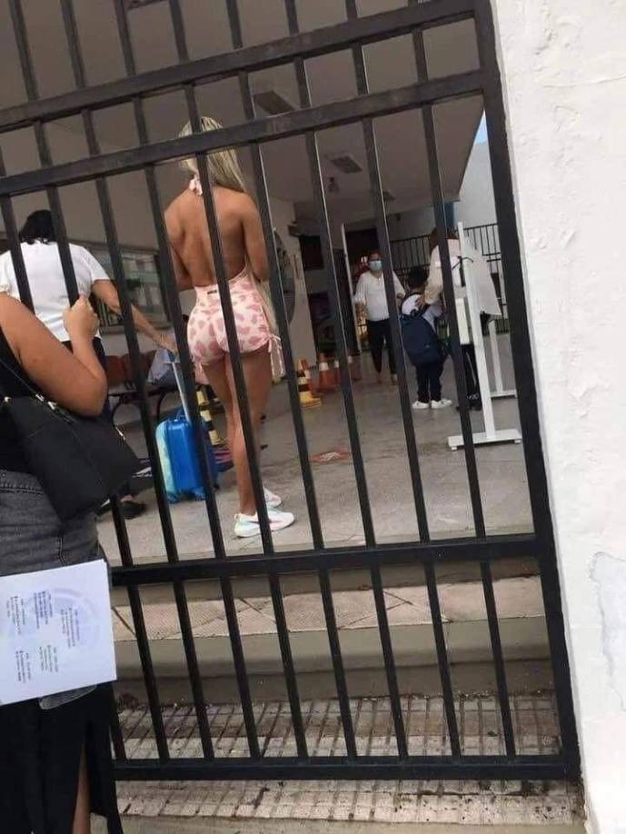 Aunque también hubo quienes salieron en defensa de la boliviana, asegurando que está en su derecho de vestirse como le dé la gana.”Divina !!! Hay que admirar el esfuerzo y dedicación que le das a tu cuerpo y a tu hijo al mismo tiempo. la gente habla de envidiosa! Seguí adelante”, dijo la usuaria Mary Soraya.