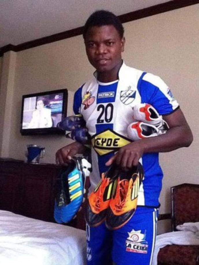 Carlos Casildo: El jugador hondureño estuvo en clubes como Victoria y Platense, en los últimos años se ha dedicado a vender golosinas.