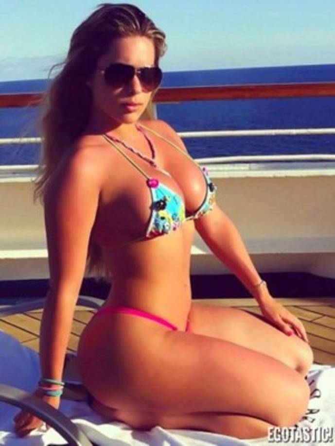 Los oficiales dieron persecución a la modelo hasta que lograron detenerla y requisarla.