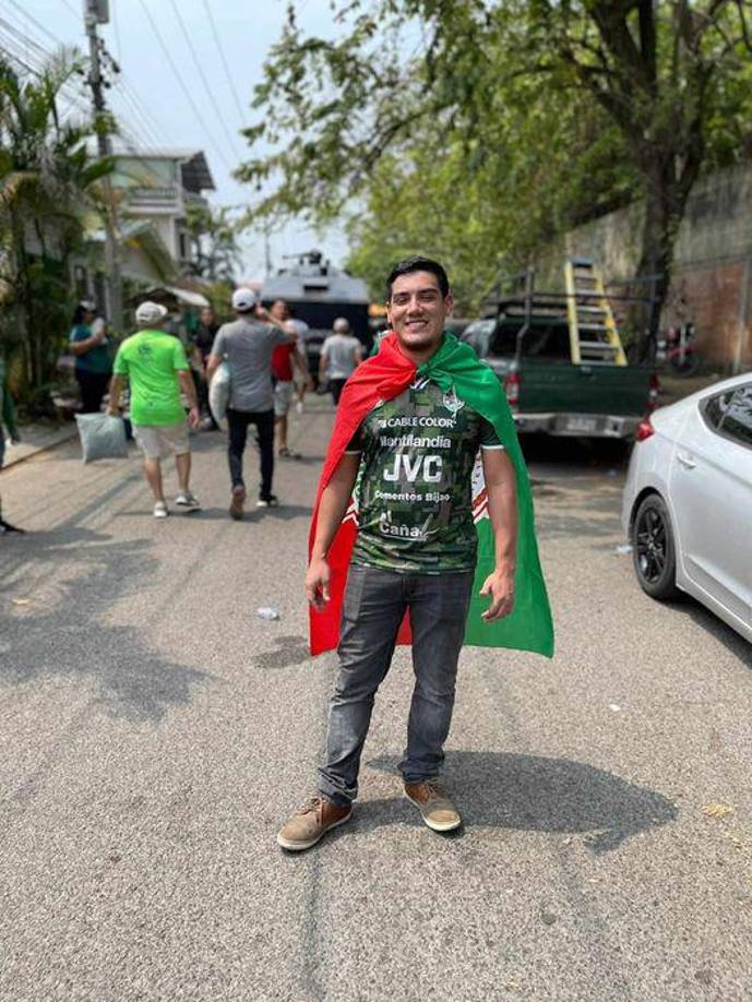 “Mi hijo era una persona muy alegre, aplicado, amoroso y trabajador. Él era un emprendedor y también laboraba en una fábrica. No es justo que hayan truncado los sueños de un joven que amaba la vida y que planeaba casarse con su novia en diciembre luego de cuatro años de relación”, manifestó el padre del aficionado.