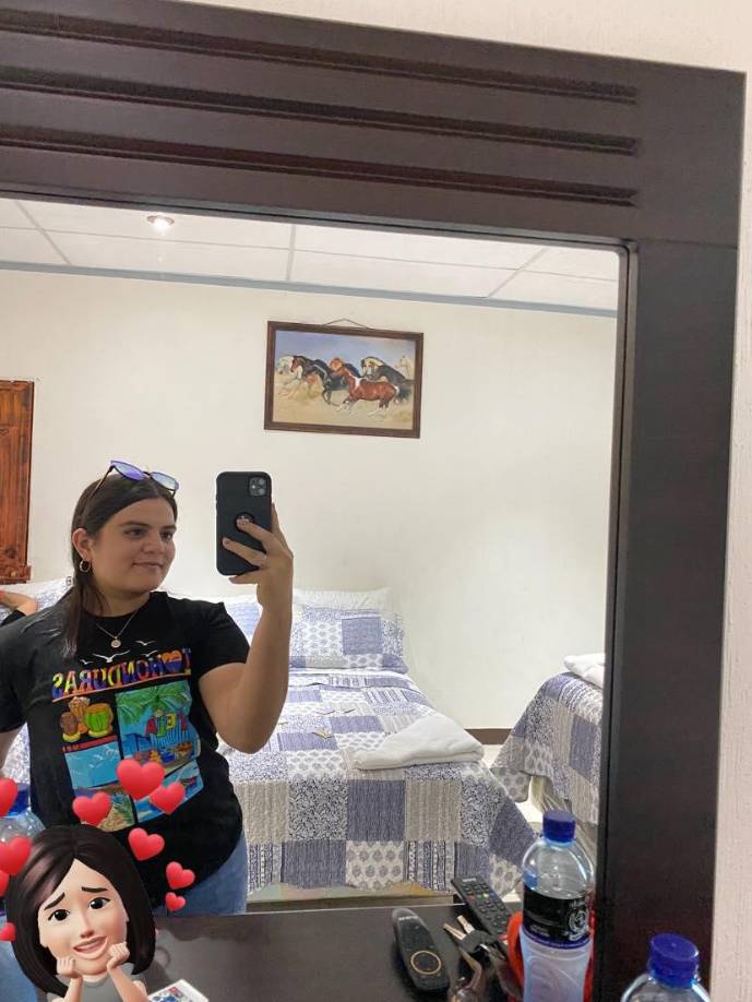 Las heridas resultantes le provocaron la muerte de manera inmediata, y Navarro quedó tendida boca arriba en la gasolinera, un escenario de pesar y conmoción.