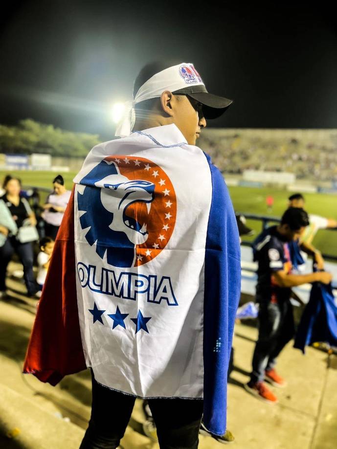 Rafael es amante del fútbol, seguidor del Olimpia, juega como defensa, pero no le gusta el arbitraje ni hay registros en su familia de que alguien sea silbante.