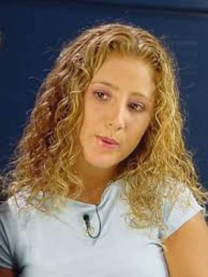 Mariana Ávila nació el 15 de abril de 1979 en la Ciudad de México, y desde temprana edad inició una carrera en el mundo del entretenimento.