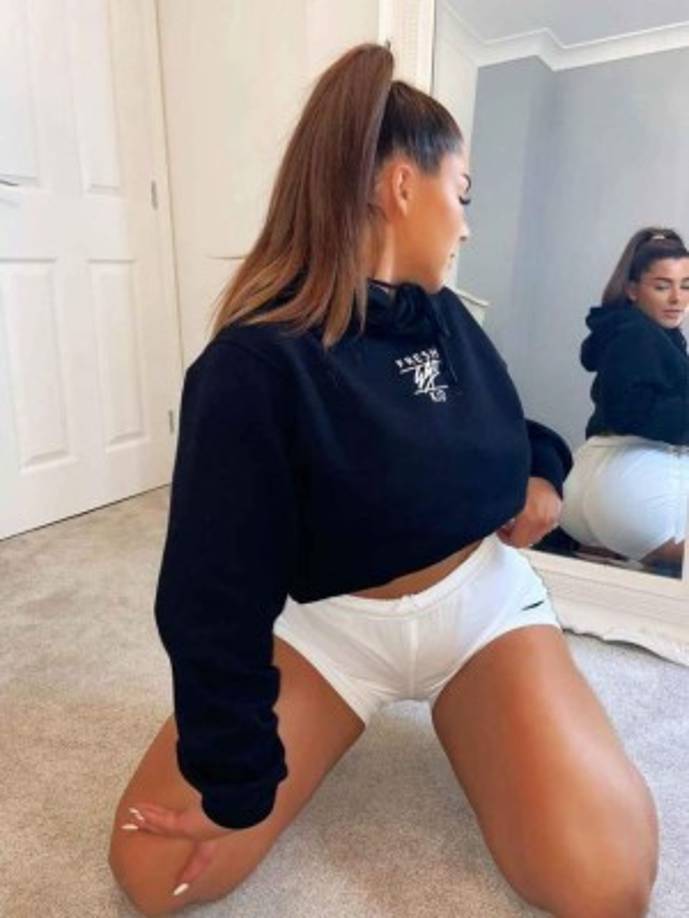 Tras los controvertidos vídeos por los que fue despedida, un portavoz de Charlton condenó sus acciones. “El club se enteró del video y rápidamente investigó el incidente. Como club, estamos decepcionados con el comportamiento que no representa los estándares que defiende el equipo. La jugadora está arrepentida y ya ha dejado el club. El club quiere dejar claro que, aunque el comportamiento no es aceptable, el bienestar de la futbolista sigue siendo importante para nosotros y seguirá teniendo acceso a los canales de apoyo del club si es necesario” afirmó.