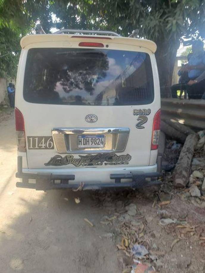 A Elmer Alexander Velásquez sus compañeros lo miraron por última vez el domingo a las 8:00 pm, cuando en compañía de su pareja Gabriela salieron del punto de buses para hacer algunas diligencias personales.