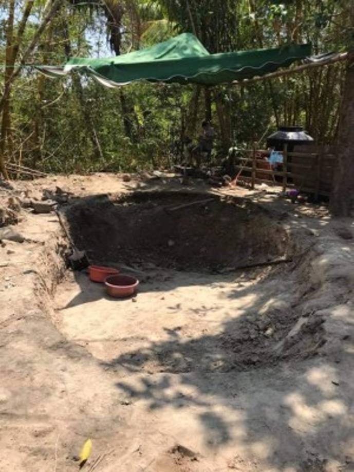 La piscina casera al fiel estilo de esos tutoriales de niños asiáticos fue construida en una semana.