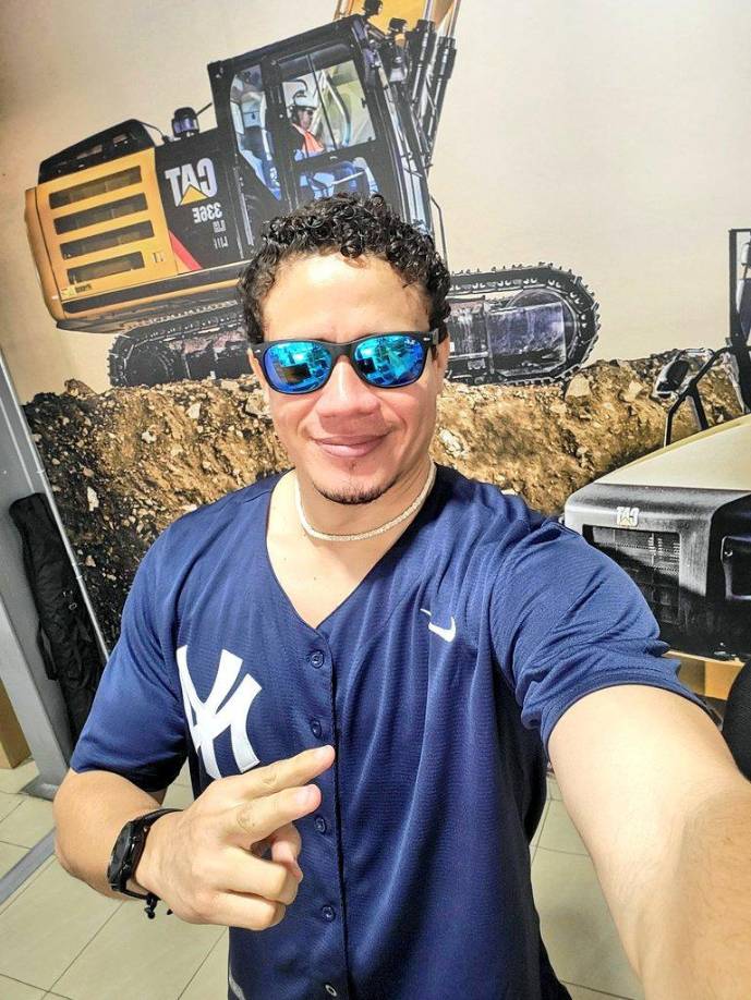 “Ya dejen el chambre, estamos en una sociedad que se llena de odio, morbosidad y se goza del mal ajeno. Cometer errores es de humanos, reconocerlos, mejorar y actuar es de valientes, pedir perdón a Dios y a las personas involucradas es lo más sensato que podemos hacer”, escribió René Pacheco en un mensaje inicial.